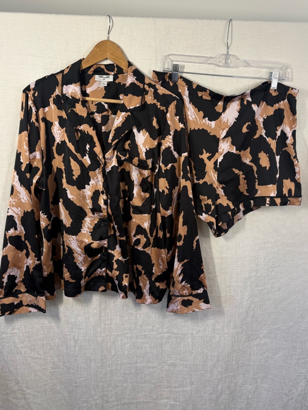 Diane von Furstenberg for Target 2 Piece Satin PJ Set, Large, Black Tan Print - Picture 2 of 11